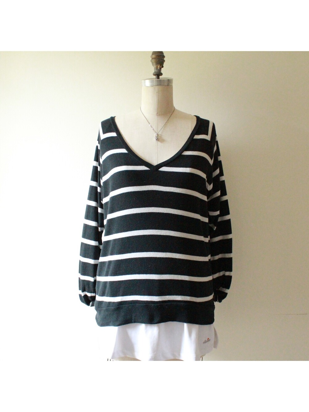 Vintage Aritzia TNA Black White Striped V-Neck Long Sleeve Top Size S